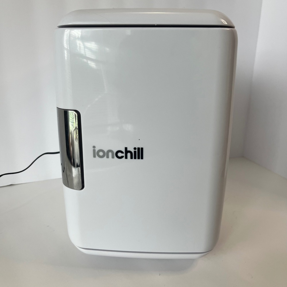 IonChill Personal Mini Fridge Tzumi 7723 White 4L Portable Cooler Skincare 6 Can
